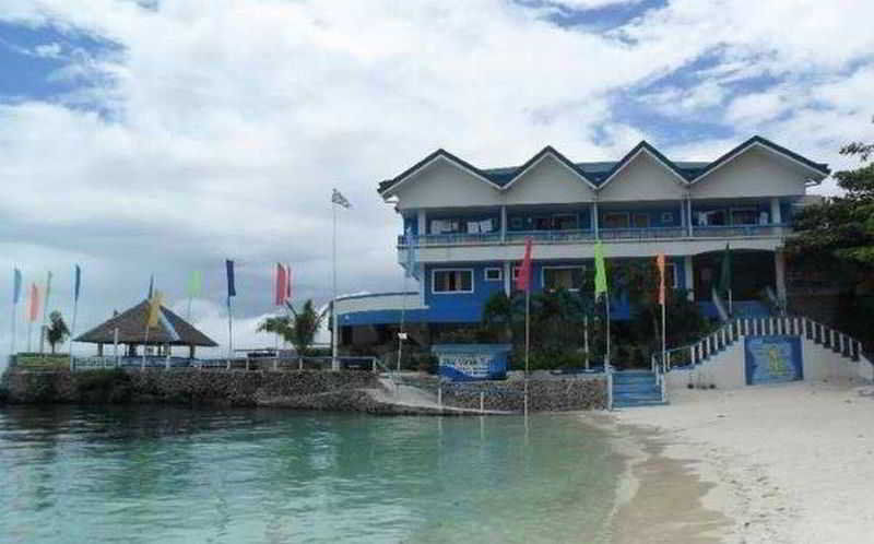 Blue Corals Beach Resort Малапаскуа Айлънд Екстериор снимка